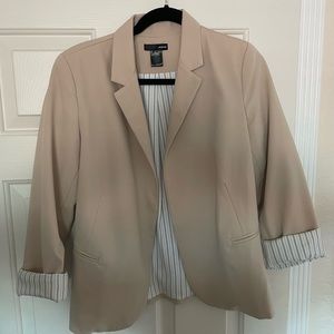 Tan buttonless blazer with striped lining